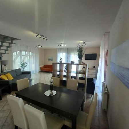 Lujza Apartman Goedoelloアパートメント エクステリア 写真
