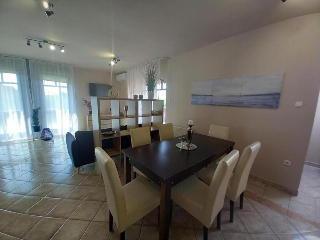 Lujza Apartman Goedoelloアパートメント エクステリア 写真