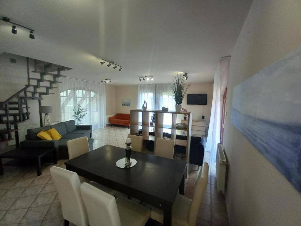 Lujza Apartman Goedoelloアパートメント エクステリア 写真